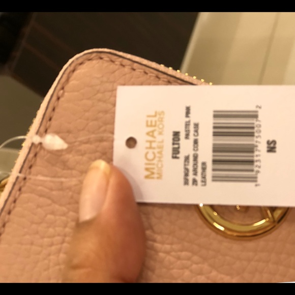 Michael Kors FULTON Leather Zip Around Coin Purse - Picture 6 of 8